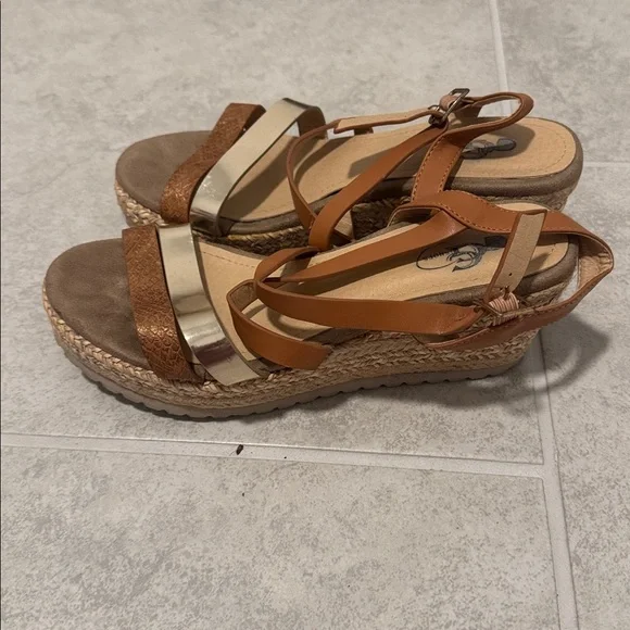 Brown and Gold Women's Sandals - Picture 2 of 4